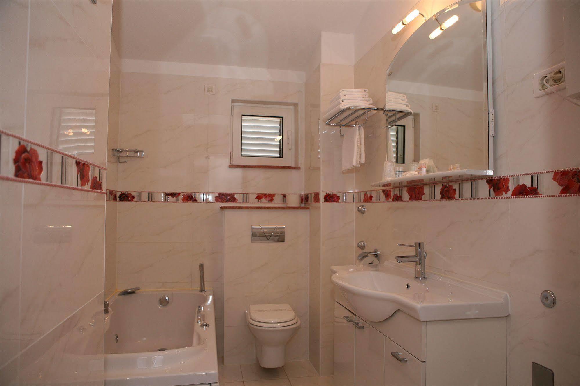 Mediterana Hotel Seget Vranjica
